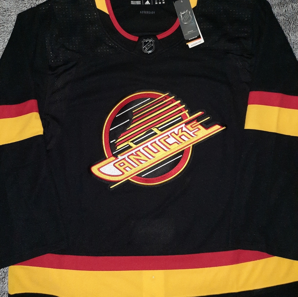 BNWT Vintage Canucks Jersey